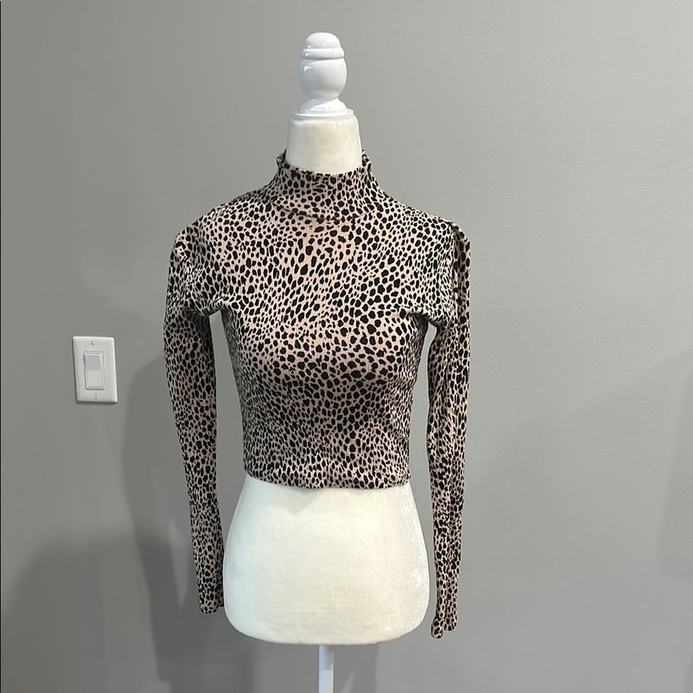 Brandy Melville Brown Tan Long Sleeve Fitted Crop Bodysuit- Cheetah Print